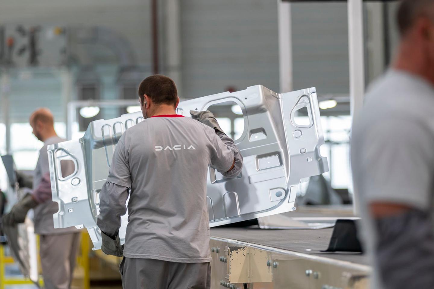 En el corazón de los secretos industriales de Dacia, el cajero automático del grupo Renault