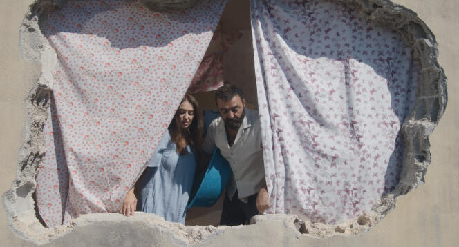 Hala (Kinda Alloush) and Motaz (Samer Al Masri), in “Nezouh”, by Soudade Kaadan.