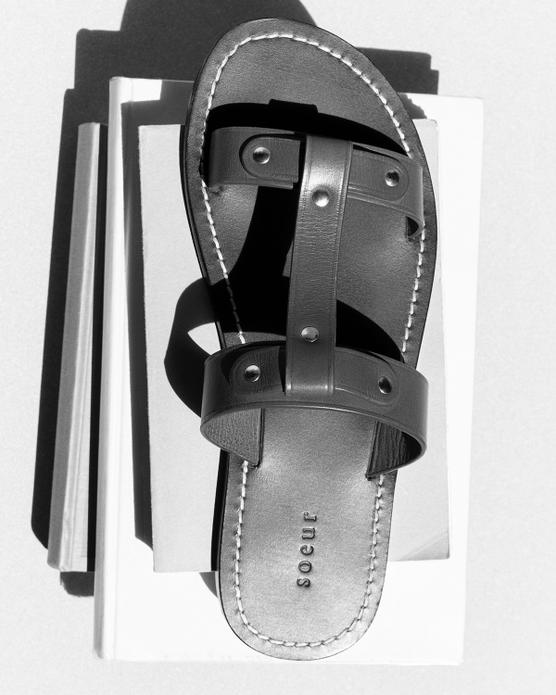 Sandalias Taranis, en piel natural, Soeur, 165€.