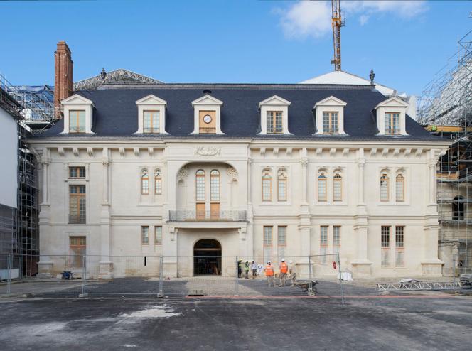 La fachada principal del castillo de Villers-Cotterêts (Aisne), al final de la restauración, en 2022.