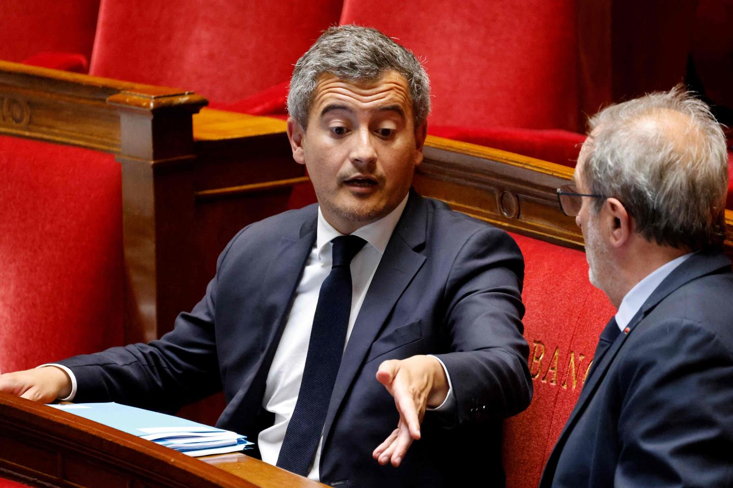 El Estado condenado por ocultar consignas feministas en el escaparate de una librería durante una visita de Gérald Darmanin