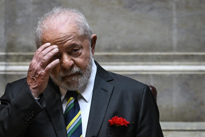 El presidente brasileño Luis Inácio Lula da Silva en el Parlamento portugués en Lisboa el 25 de abril de 2023.
