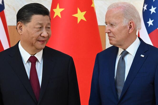Le président des Etats-Unis, Joe Biden, en compagnie de Xi Jinping, président de la République populaire de Chine, lors d’un sommet du G20 sur l’île de Bali, en Indonésie, le 14 novembre 2022.