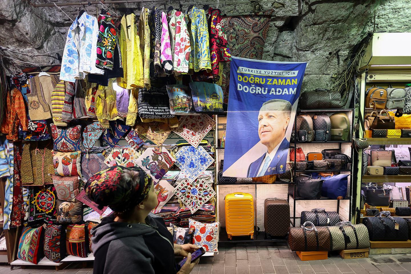 at-istanbul-s-grand-bazaar-the-lira-is-plummeting-and-we-are-selling