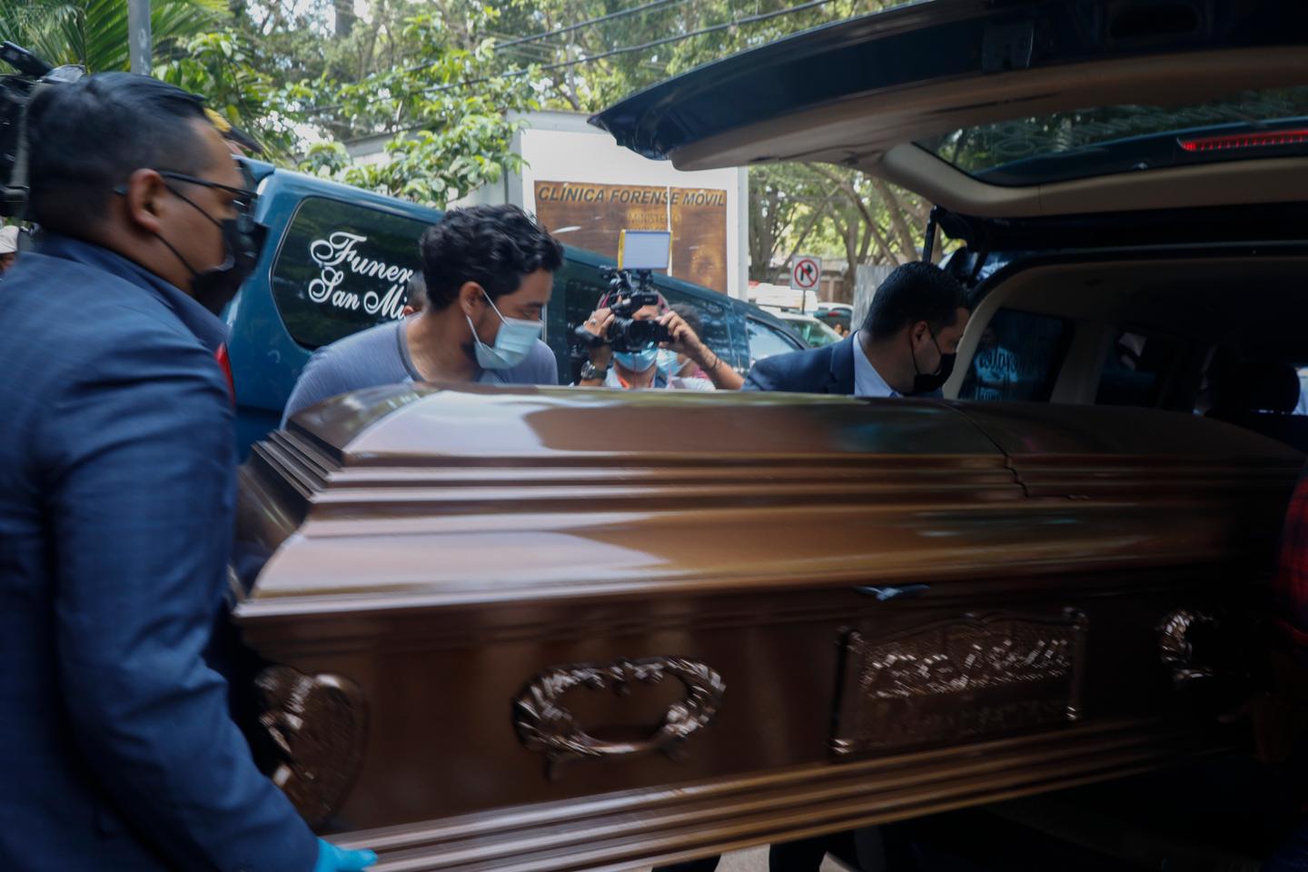 toque de queda local tras la masacre de once personas