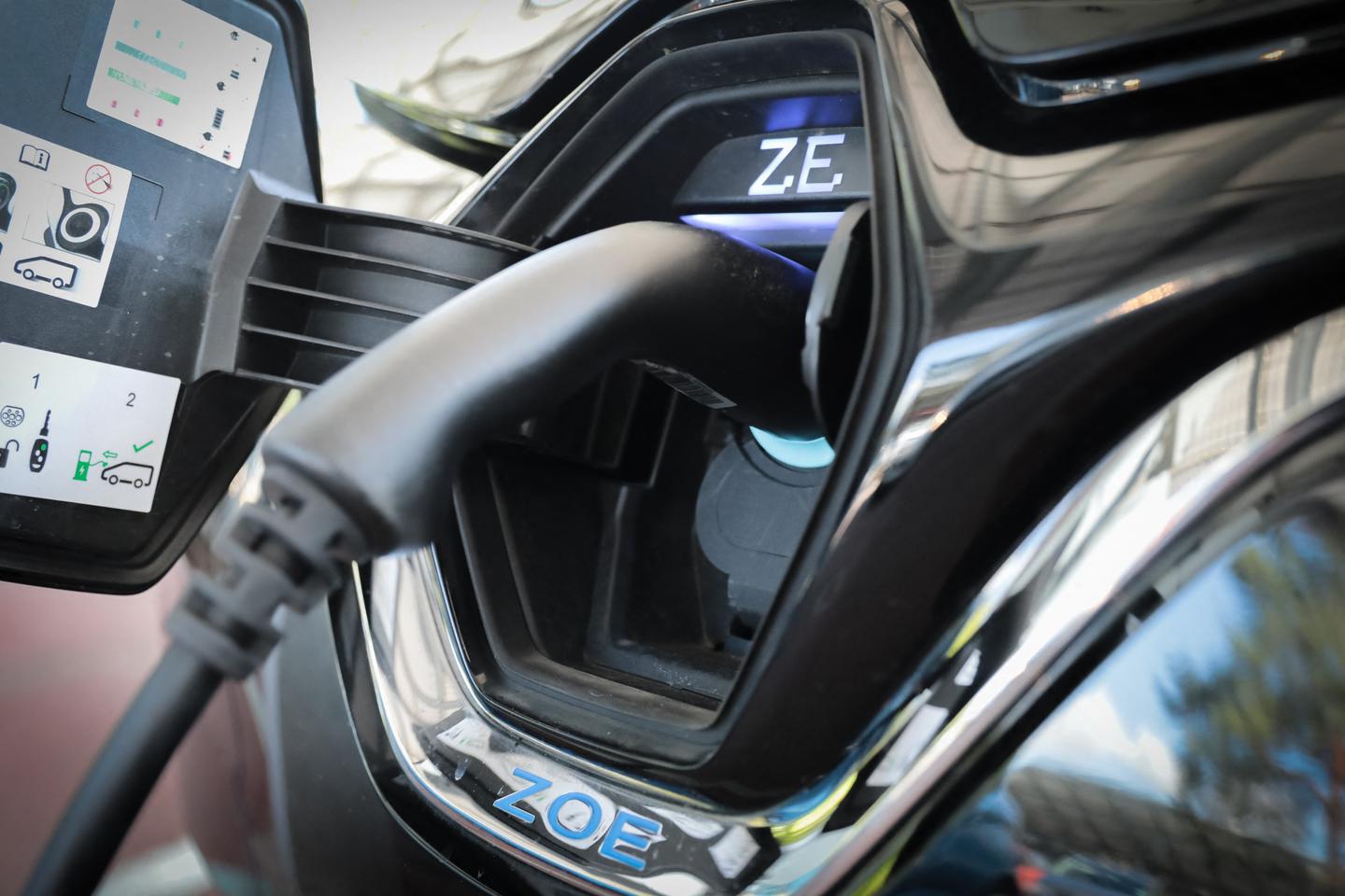 Las estaciones de recarga se multiplican en la construcción de aparcamientos