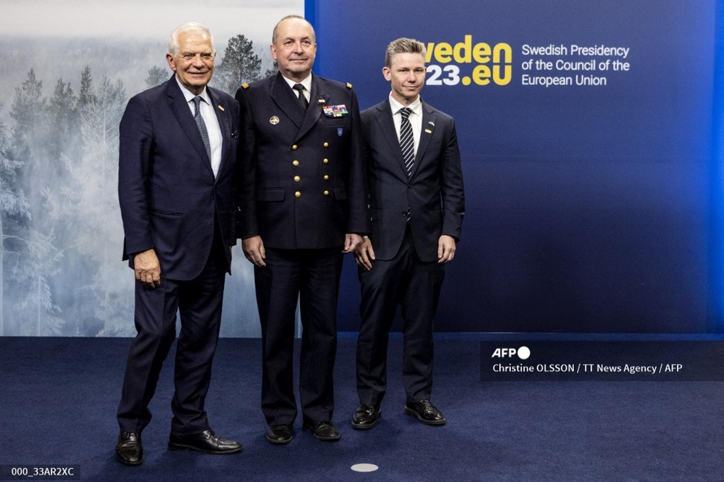 Vicealmirante Bléjean renuncia a su cargo de Jefe del Estado Mayor Militar de la Unión Europea