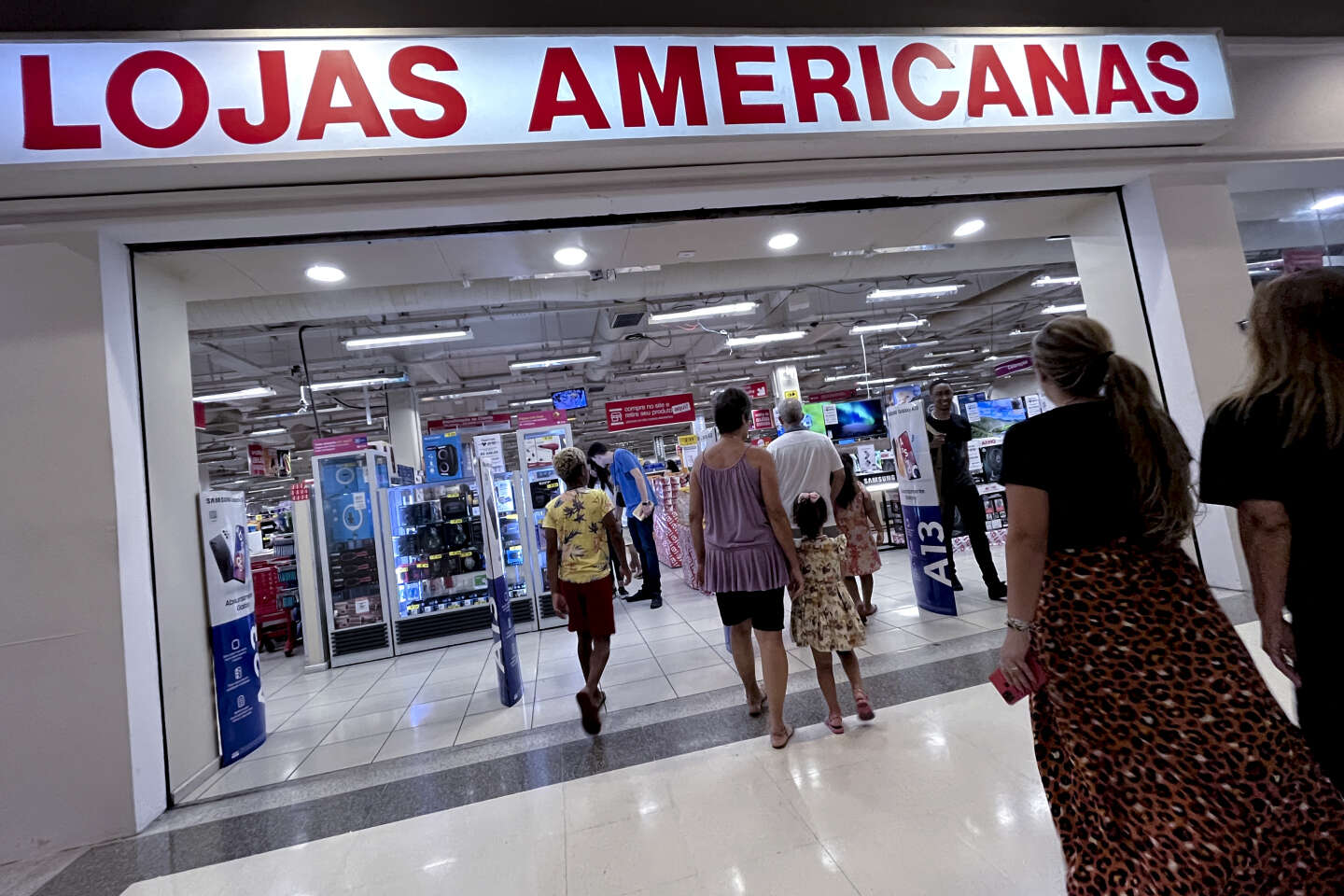No Brasil, lojas de departamentos americanas estão no centro de um escândalo financeiro