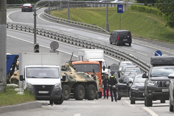 Un point de contrôle sur l’autoroute à l’entrée de Moscou, samedi 24 juin 2023. AP