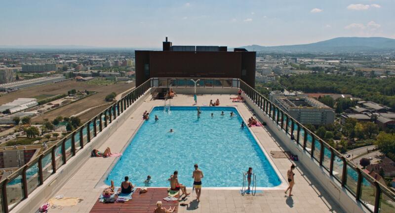 Des logements sociaux lumineux avec piscine et tennis à Vienne, pour offrir « des standards de riches » aux plus pauvres