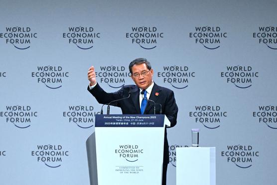 El primer ministro chino, Li Qiang, durante un discurso en el Foro Económico Mundial en Tianjin, en el norte del país. 27 de junio de 2023.