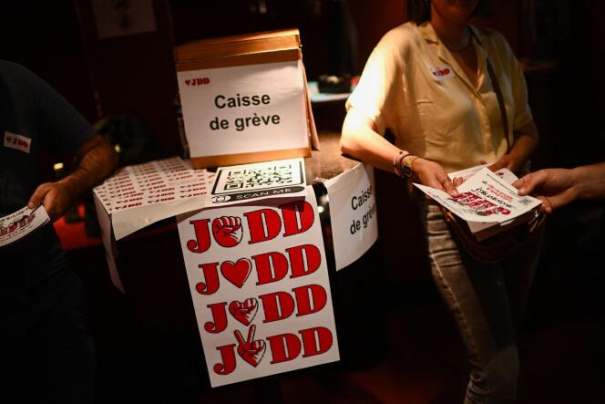 Se abrió un fondo de huelga en apoyo de los trabajadores en huelga de la “JDD”.  Premio de fotografía en el mitin organizado por Reporteros sin Fronteras, el 27 de junio en París.
