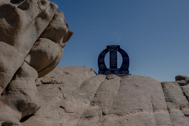 Monumento pronunciado en la península de Shark Island, cerca de Luderiz, Namibia, para conmemorar el genocidio de los pueblos Herero y Nama entre 1904 y 1908 por parte de los colonos alemanes. 