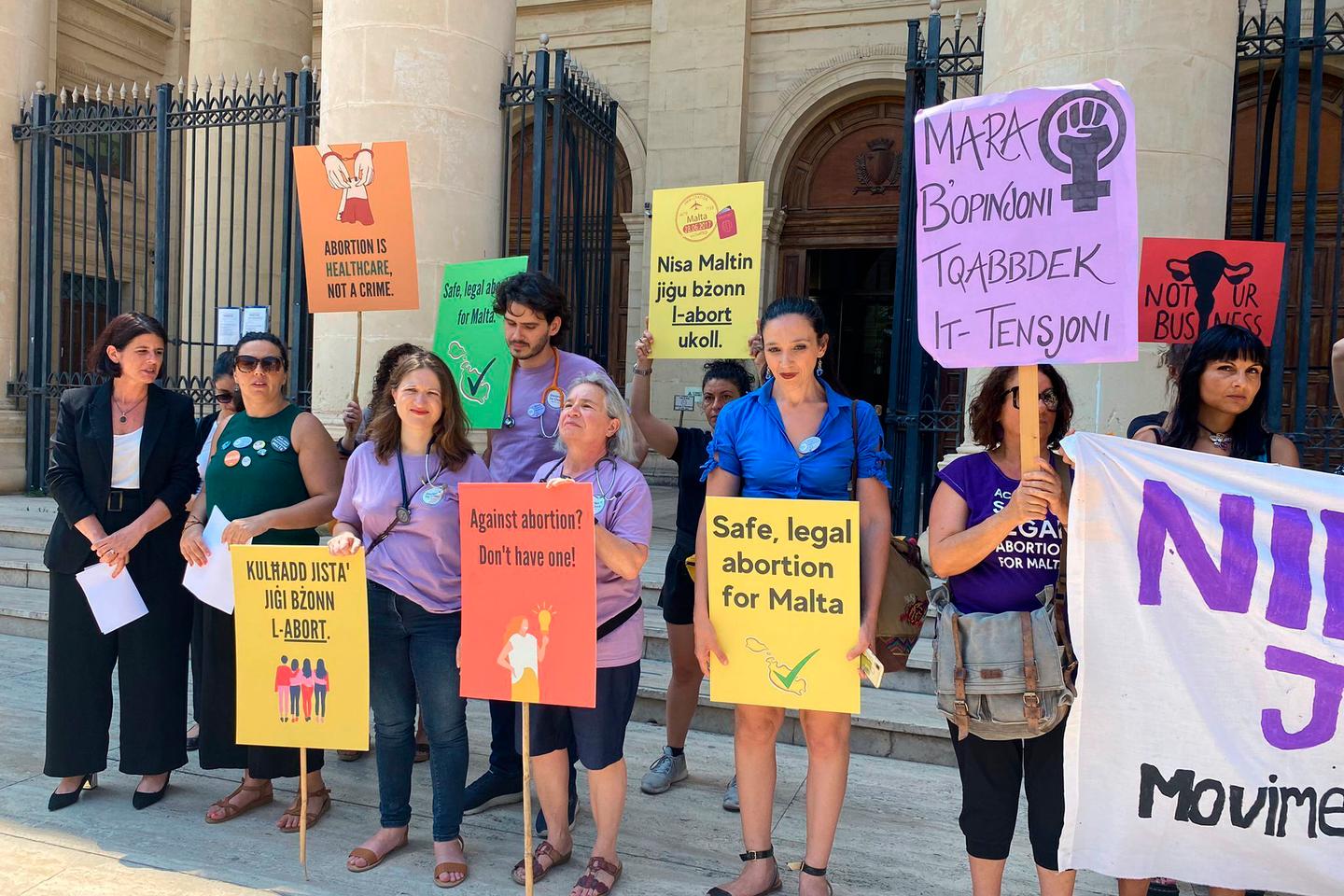 Malta adopta una ley muy restrictiva que autoriza el aborto por primera vez