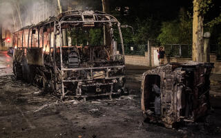 Lyon le 30 juin 2023. Un bis et des voitures ont été incendié dans le 6e arrondissement de Lyon suite aux émeutes après le décès de Nahel, 17 ans, tué par un policier à Nanterre le 27 juin