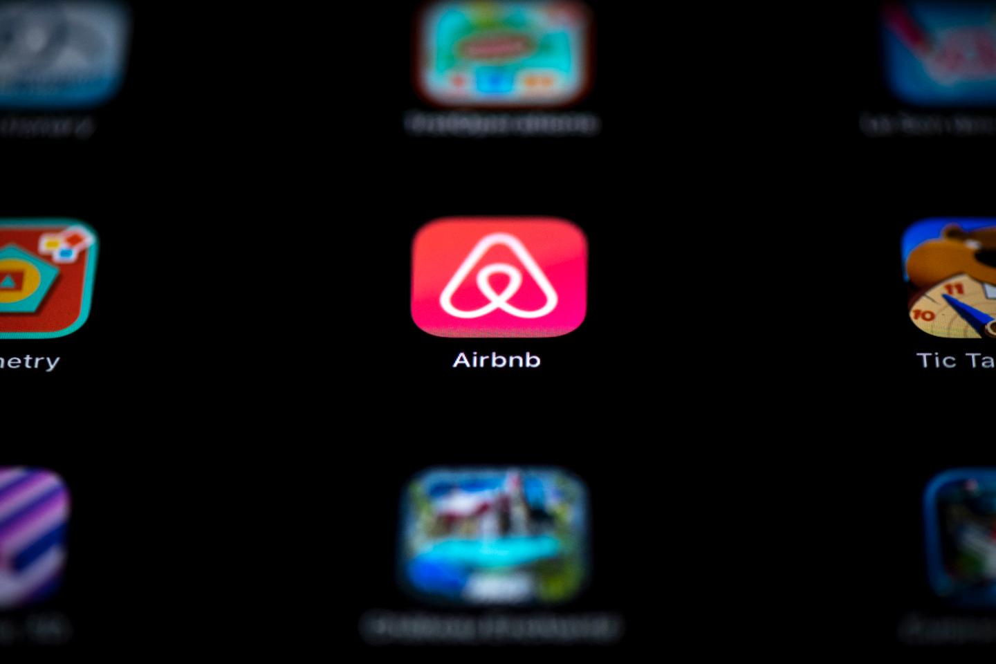 Acusado de agravar la crisis inmobiliaria, Airbnb en la contraofensiva