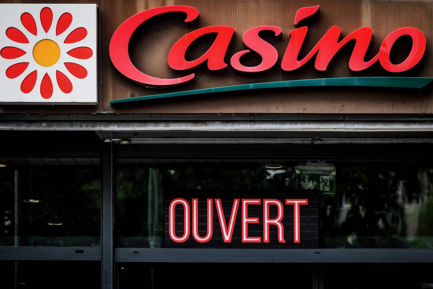 Al borde, Casino recibe dos ofertas de adquisición