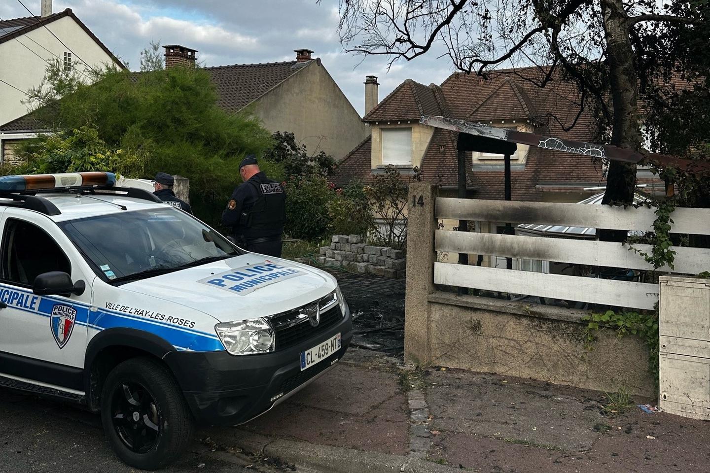 el atentado contra el alcalde de L’Haÿ-les-Roses pone de manifiesto los ataques a los cargos electos