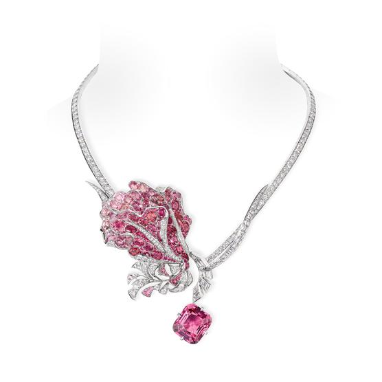 Collar transformable Iris, en o blanco, espinelas, diamantes, zafiros rosas y zafiros padparadscha, colección Le Jardin de Chaumet.