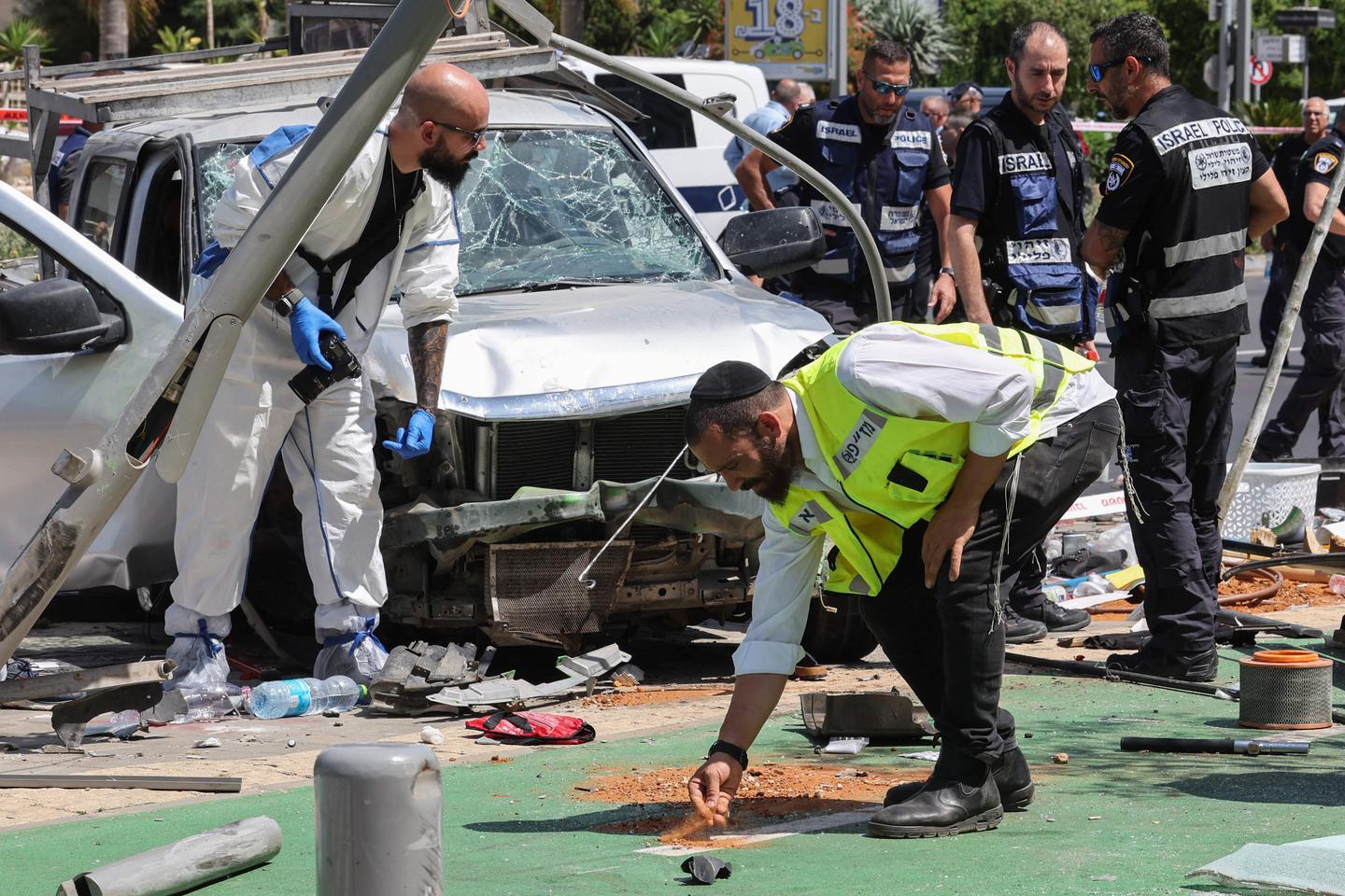 En Tel Aviv, 7 heridos en un atentado mientras continúa la operación israelí en Cisjordania