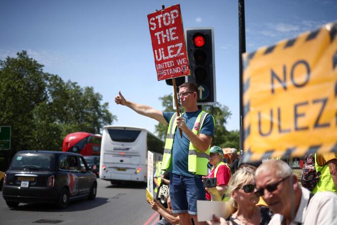 Protesters during a demonstration to protest against the extension of the Ultra Low Emission Zone (ULEZ), in Marble Arch, central London, on June 25, 2023. 