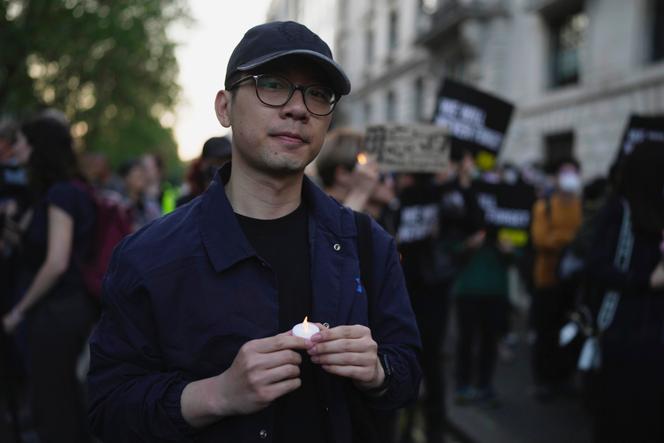 Nathan Law, activista exiliado de Hong Kong, durante una vigilia por las víctimas de la represión de Tiananmen, frente a la Embajada de China, Londres, 4 de junio de 2023. a