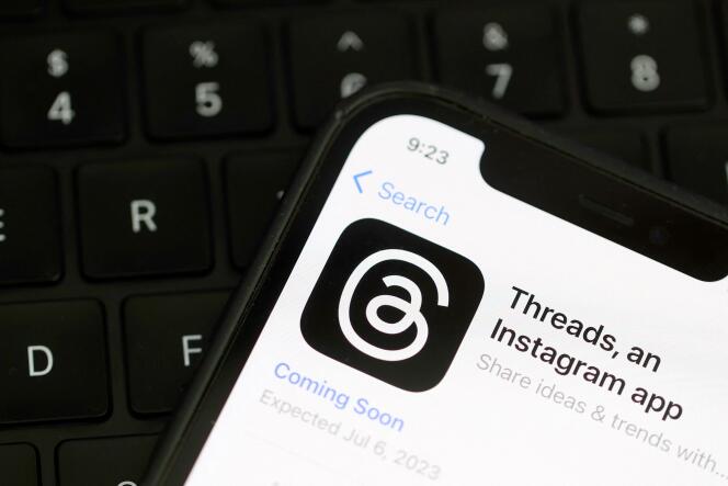 Le logo de Threads, dans un magasin virtuel d’applications, sur téléphone.