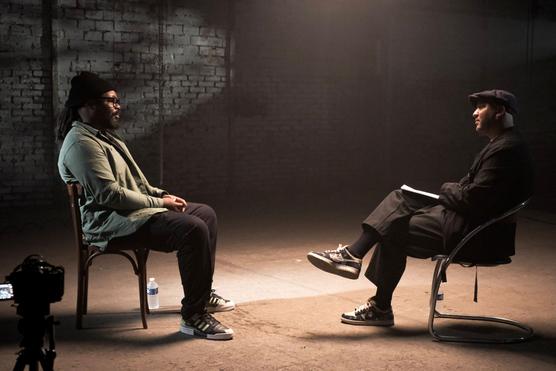 El exjugador de rugby Mathieu Bastareaud se enfrenta a Olivier Dacourt en