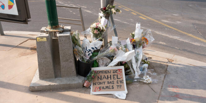 En el lugar de la muerte de Nahel M., de 17 años, asesinado por un policía en Nanterre, el 27 de junio, durante un control de tráfico.