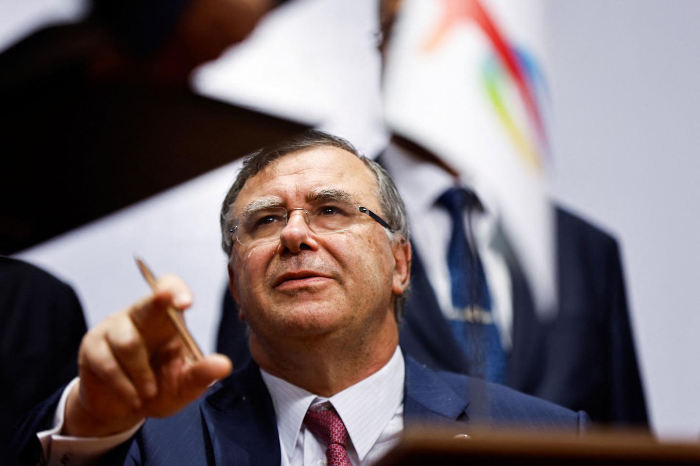El director general de TotalEnergies, Patrick Pouyanné, condecorado con la Legión de Honor, una promoción criticada por la izquierda