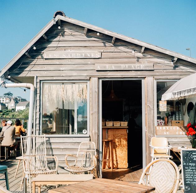 Sardinas en la playa, en Lancieux, a principios de julio de 2023.
