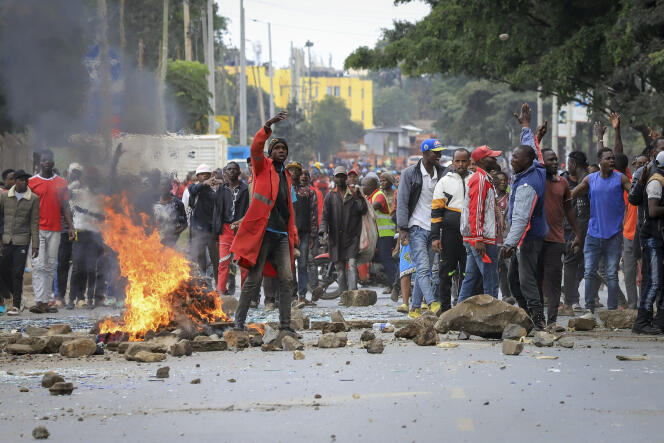 Manifestantes en una calle del distrito Mathare de Nairobi el 12 de julio de 2023.