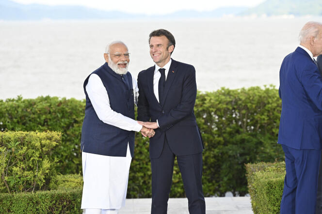 Le premier ministre indien Narendra Modi et Emmanuel Macron lors du sommet du G7 à Hiroshima, au Japon, le 20 mai 2023.