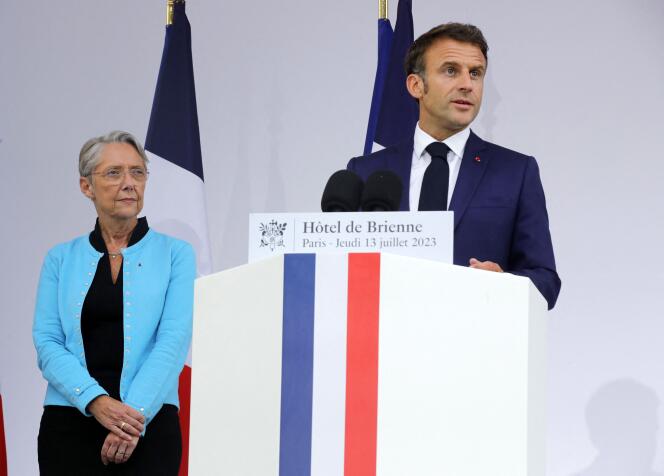 La première ministre, Elisabeth Borne, et le président de la République, Emmanuel Macron, le 13 juillet 2023 à Paris.