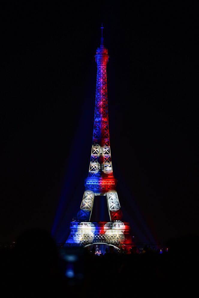 Iluminaciones en la Torre Eiffel, en París, el 14 de julio de 2023.