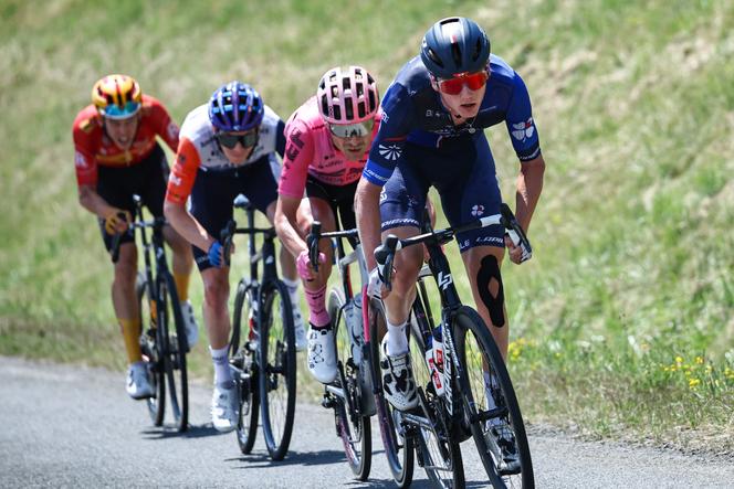 David Gaudu tries to break out of the peloton during stage 14 of the Tour de France, between Annemasse and Morzine (Haute-Savoie), July 15, 2023.