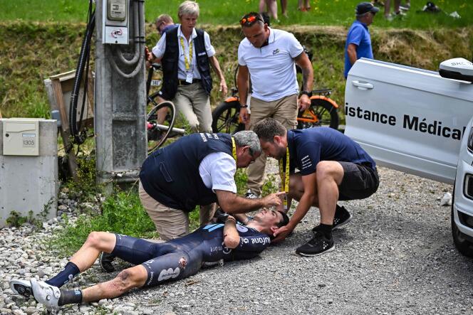 Romain Bardet crashed twice early in the stage and pulled out.