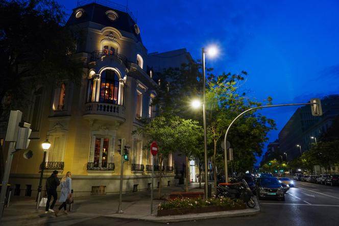 El empresario mexicano Manuel González ha invertido 50 millones de euros en un nuevo restaurante de lujo, Abya, que abrió en un palacio del siglo XX en el barrio de Salamanca de Madrid el 27 de mayo de 2023.