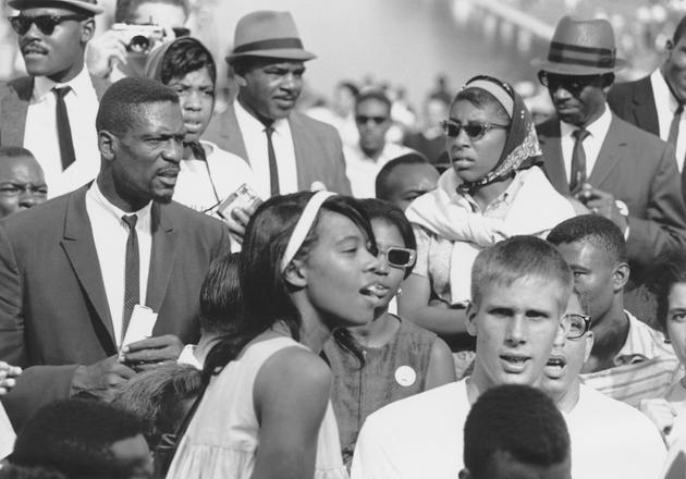 Bill Russell (à gauche), lors de la marche pour les droits civiques du 28 août 1963, à Washington.