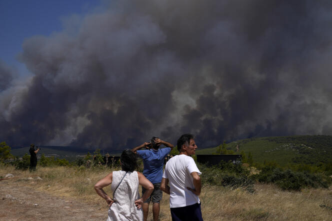Un feu de forêt à proximité du village de Pournari, près d’Athènes, le mardi 18 juillet 2023. 
