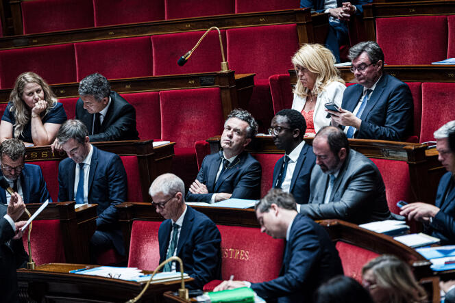 Le ministre de la transition écologique et de la cohésion des territoires, Christophe Béchu (au centre), lors des questions au gouvernement, à l’Assemblée nationale, à Paris, le 18 juillet 2023.