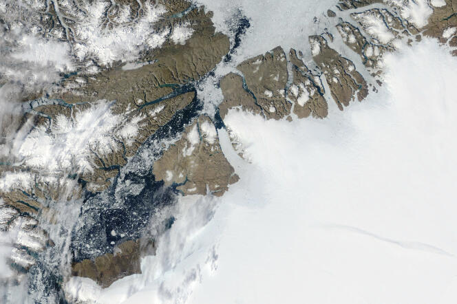 Une image satellite de la NASA du glacier Petermann, dans le nord-ouest du Groenland, en 2022.