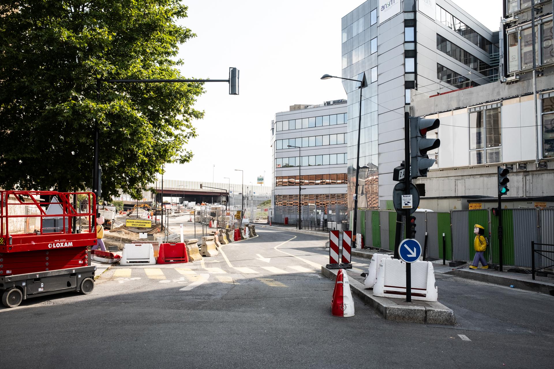  Le boulevard Anatole-France, qui longe la tour Pleyel, en travaux. Saint-Denis, le 7 juillet 2023.