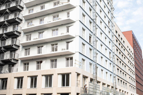  Des logements en cours de construction dans le cadre des JO 2024, rue Volta, à Saint-Denis, le 7 juillet 2023.