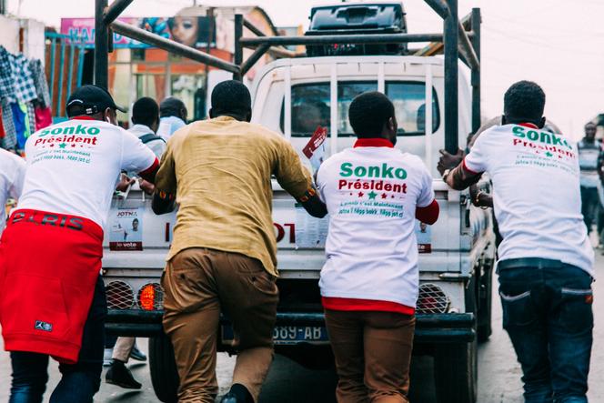 Activistas de Pastef, el partido de Ousmane Sonko, en Dakar, en febrero de 2019.