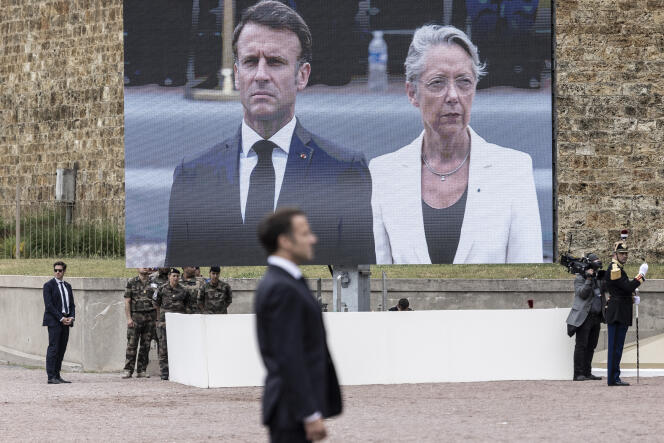 Emmanuel Macron et la première ministre, Elisabeth Borne, le 18 juin 2023, lors d’une cérémonie au Mont-Valérien (Hauts-de-Seine).
