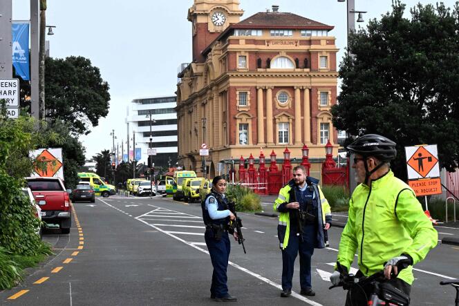 Cordón policial cerca del lugar de un tiroteo, en Auckland, Nueva Zelanda, el 20 de julio de 2023.