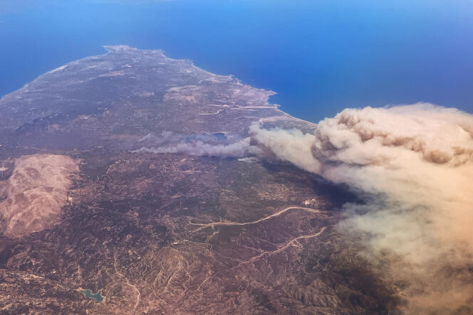 Los incendios forestales se desatan en la isla de Rodas, Grecia, el 22 de julio de 2023. 