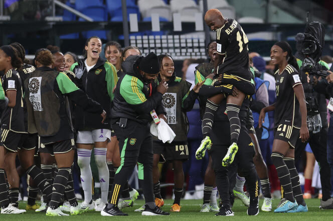 The Jamaicans celebrate their draw after the match against France on July 23, 2023 in Sydney.