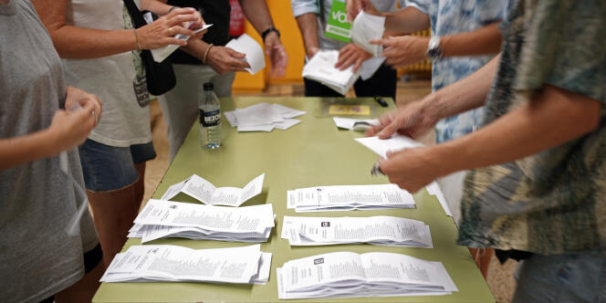 37,5 millones de votantes españoles fueron llamados a votar el domingo 23 de julio para las elecciones legislativas.